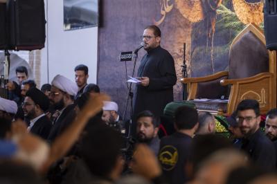 جموع الزائرين تشارك في قراءة مقتل الإمام الحسن العسكري (عليه السلام) في مدينة سامراء