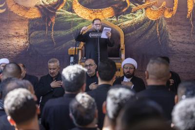 جموع الزائرين تشارك في قراءة مقتل الإمام الحسن العسكري (عليه السلام) في مدينة سامراء