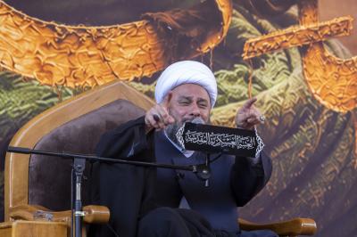 جموع الزائرين تشارك في قراءة مقتل الإمام الحسن العسكري (عليه السلام) في مدينة سامراء