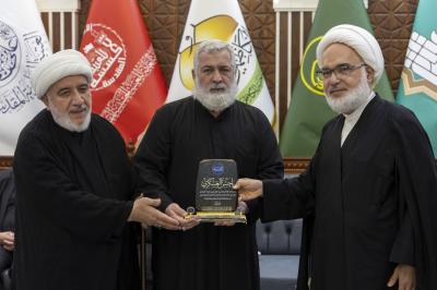 العتبة العسكرية المقدسة تكرّم وفد العتبة العباسية المقدسة لمشاركتها في تقديم الخدمات بذكرى شهادة الإمام الحسن العسكري (عليه السلام)