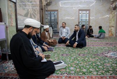 قسم شؤون المعارف يهدي عددًا من إصداراته لمدرسة الإمام الحسين (عليه السلام) الدينية