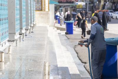 قسم الشؤون الخدمية ينفذ حملة لتنظيف محيط صحن مرقد أبي الفضل العباس (عليه السلام)