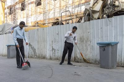 قسم بين الحرمين ينفذ حملة لتنظيف الطرق المؤدية إلى العتبة العباسية المقدسة