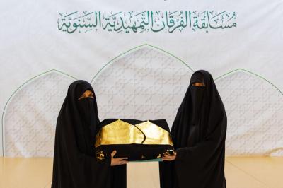 العتبة الكاظمية المقدسة تكرّم معهد القرآن الكريم النسوي لجهوده في إقامة مسابقة الفرقان القرآنية