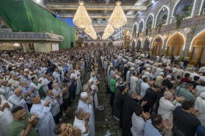 بالصور.. المؤمنون يحيون ليلة الجمعة عند مرقد أبي الفضل العباس (عليه السلام)