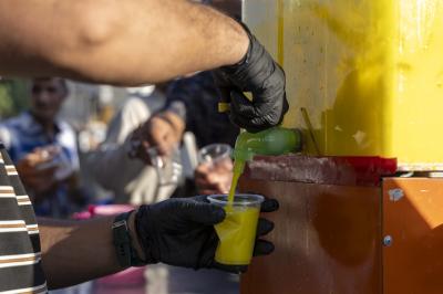المواكب الخدمية في مدينة كربلاء تقدم خدماتها لزائري المرقدين الطاهرين