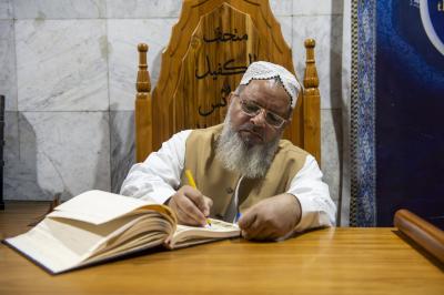 للاطلاع على مقتنياته.. متحف الكفيل يستقبل رئيس جامعة نعيمية لاهور الباكستانية