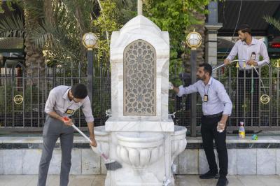 قسم بين الحرمين يهيِّئ الساحة الوسطية ويجري أعمال تشذيب أشجار حدائقها
