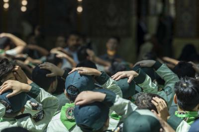 العناصر الكشفية تؤدي مراسم زيارة الإمام الحسين وأخيه أبي الفضل العباس (عليهما السلام)
