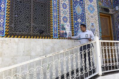 ملاكات قسم مقام الإمام المهدي (عجّل الله فرجه) تنفّذ حملة لتنظيف أروقته