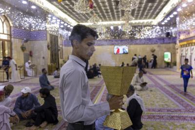 ملاكات قسم مقام الإمام المهدي (عجّل الله فرجه) تنفّذ حملة لتنظيف أروقته