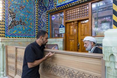 قسم الشؤون الدينية يقدم خدماته التبليغية والإرشادية للزائرين عبر محطّاته المنتشرة في الصحن الشريف