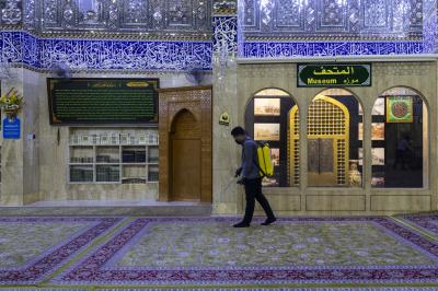 قسم الشؤون الخدمية ينفذ حملة تعفير في قسم مقام الإمام المهدي (عجّل الله فرجه الشريف)