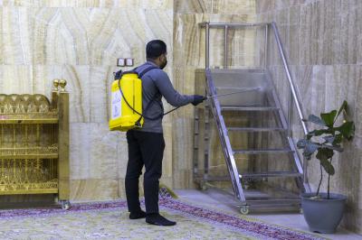 قسم الشؤون الخدمية ينفذ حملة تعفير في قسم مقام الإمام المهدي (عجّل الله فرجه الشريف)