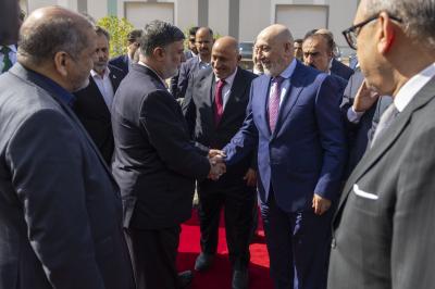 رئيس الجمهورية يطلع على خطوط إنتاج الألواح الشمسية في مصنع النور ويشيد بجهوده في دعم الصناعة الوطنية