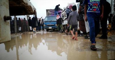 عقد من العطاء العابر للأزمات: مرجعية النجف الأشرف  بمواجهة النزوح والجائحة والجفاف
