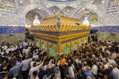 بالصور.. المؤمنون يحيون ليلة الجمعة الأخيرة من شهر ربيع الأول عند مرقد أبي الفضل العباس (عليه السلام)