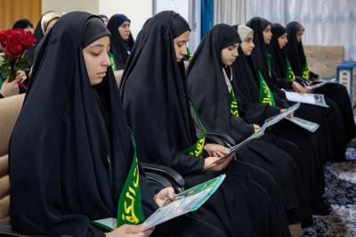 الخدمة النسوية: بوابة بناء المرأة الفاعلة في المنظور الإسلامي الحسيني