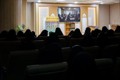 الخدمة النسوية: بوابة بناء المرأة الفاعلة في المنظور الإسلامي الحسيني