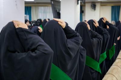 الخدمة النسوية: بوابة بناء المرأة الفاعلة في المنظور الإسلامي الحسيني