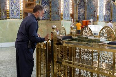 قسم رعاية الصحن الشريف ينفذ حملة تنظيف في صحن مرقد أبي الفضل العباس (عليه السلام)