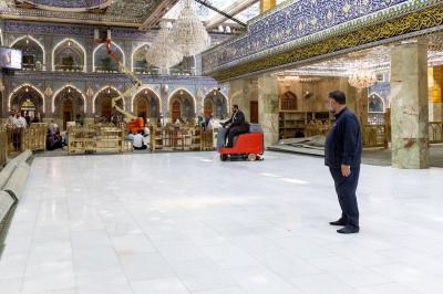 قسم رعاية الصحن الشريف ينفذ حملة تنظيف في صحن مرقد أبي الفضل العباس (عليه السلام)