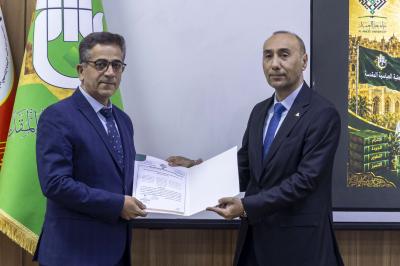 تكريم الأساتذة المتميزين في العملية التربوية ضمن فعاليات مؤتمر جامعة العميد العام السنوي الثالث