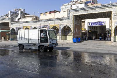 قسم الشؤون الخدمية ينفذ حملة لغسل شارع باب قبلة مرقد أبي الفضل العباس (عليه السلام) وتنظيفه