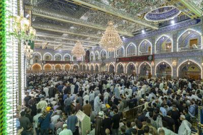 جموع الزائرين تحيي ليلة الجمعة عند مرقد أبي الفضل العباس (عليه السلام)
