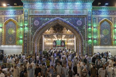 جموع الزائرين تحيي ليلة الجمعة عند مرقد أبي الفضل العباس (عليه السلام)