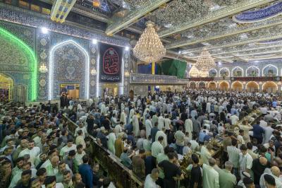 جموع الزائرين تحيي ليلة الجمعة عند مرقد أبي الفضل العباس (عليه السلام)