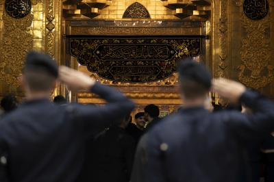 خريجو المعهد العالي للتطوير الأمني والإداري يؤدون قسم التخرج عند مرقد أبي الفضل العباس (عليه السلام)