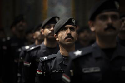 خريجو المعهد العالي للتطوير الأمني والإداري يؤدون قسم التخرج عند مرقد أبي الفضل العباس (عليه السلام)