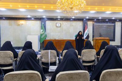 معرفةٌ تُلهم وتجربةٌ تُثري : الملتقى الأسبوعي النسوي لأساتذة وطلبة الجامعات والمعاهد العراقية