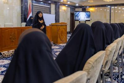 معرفةٌ تُلهم وتجربةٌ تُثري : الملتقى الأسبوعي النسوي لأساتذة وطلبة الجامعات والمعاهد العراقية