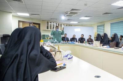 مستشفى الكفيل التخصصي يقيم برنامجًا تدريبيًّا لتطوير ملاكات مركز السيد جعفر الحلي