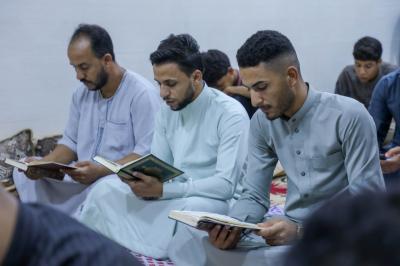 المجمع العلمي يواصل دورته القرآنية لتعليم قواعد القراءة الصحيحة وأحكام التجويد