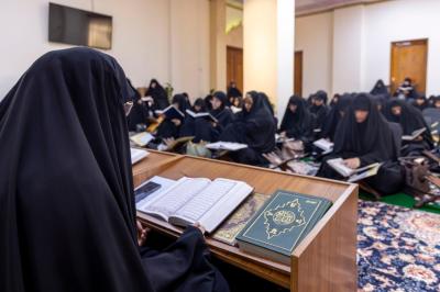 في رحاب أبي الفضل العباس (عليه السلام): كيف أحيت أقسامُ العتبة العباسية المقدسة الروايةَ الأولى لشهادة سيدة نساء العالمين؟
