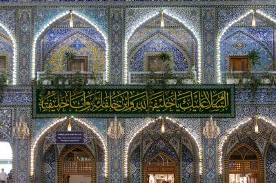 قسم رعاية الصحن الشريف ينشر لافتات الفرح بذكرى ولادة الإمام الحسن العسكري (عليه السلام)