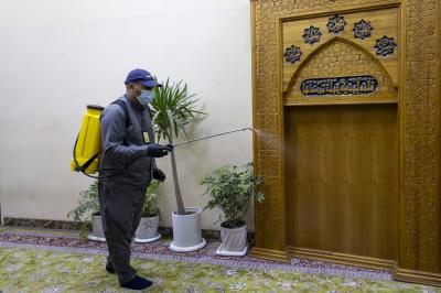 قسم الشؤون الخدمية ينفِّذ حملة تعفير في مقام الإمام المهدي (عجل الله فرجه)