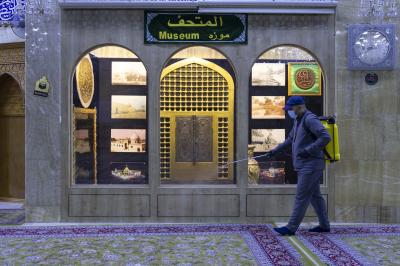 قسم الشؤون الخدمية ينفِّذ حملة تعفير في مقام الإمام المهدي (عجل الله فرجه)