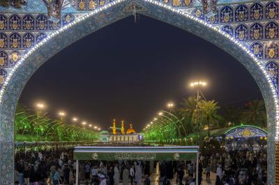 جموع الزائرين تحيي ليلة الجمعة عند مرقد أبي الفضل العباس (عليه السلام)