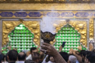 جموع الزائرين تحيي ليلة الجمعة عند مرقد أبي الفضل العباس (عليه السلام)
