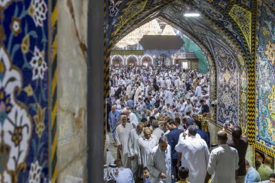 جموع الزائرين تحيي ليلة الجمعة عند مرقد أبي الفضل العباس (عليه السلام)