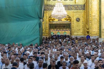 جموع الزائرين تحيي ليلة الجمعة عند مرقد أبي الفضل العباس (عليه السلام)