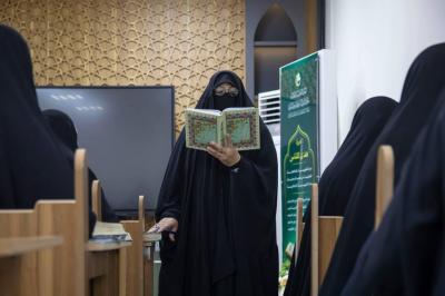 شعبة السيدة فاطمة بنت أسد (عليها السلام) تختتم فعاليات الدورة التعليمية (هدى للناس) لعدد من التربويات