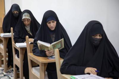 شعبة السيدة فاطمة بنت أسد (عليها السلام) تختتم فعاليات الدورة التعليمية (هدى للناس) لعدد من التربويات