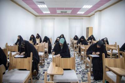شعبة السيدة فاطمة بنت أسد (عليها السلام) تختتم فعاليات الدورة التعليمية (هدى للناس) لعدد من التربويات