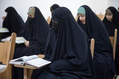 شعبة السيدة فاطمة بنت أسد (عليها السلام) تختتم فعاليات الدورة التعليمية (هدى للناس) لعدد من التربويات