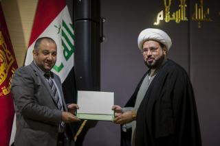 مركزُ تراثِ كربلاءَ يَعقدُ ندوةً أكاديميّةً ويُكرّمُ اثنين من الفائزين بمُسابقةِ أفضلِ مؤلَّفٍ عن تراث كربلاء..